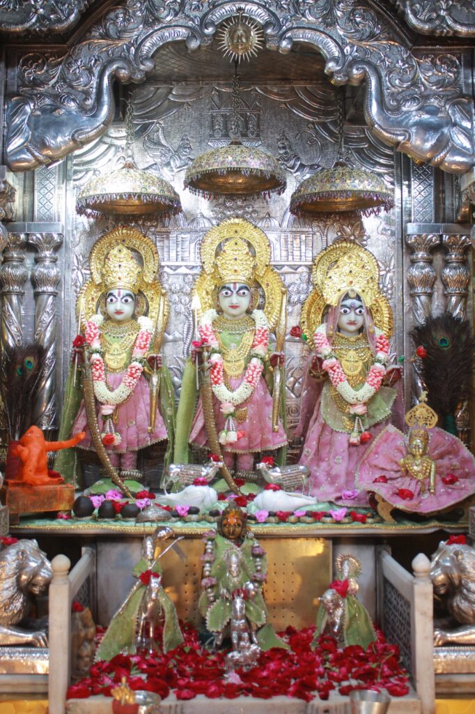 શણગાર દર્શન - મંગળવાર "પ.પૂ. શ્રી વિસામણબાપુની જગ્યા, પ.પૂ. શ્રી શ્રી ૧૦૦૮ મહામંડલેશ્વર નિર્મળાબા, વિહળધામ પાળિયાદ, અષાઢ વદ - ૧૩ તેરસ, વિક્રમ સવંત ૨૦૮૨" Shangar Darshan. Tuesday -Aug- 11/08/2026