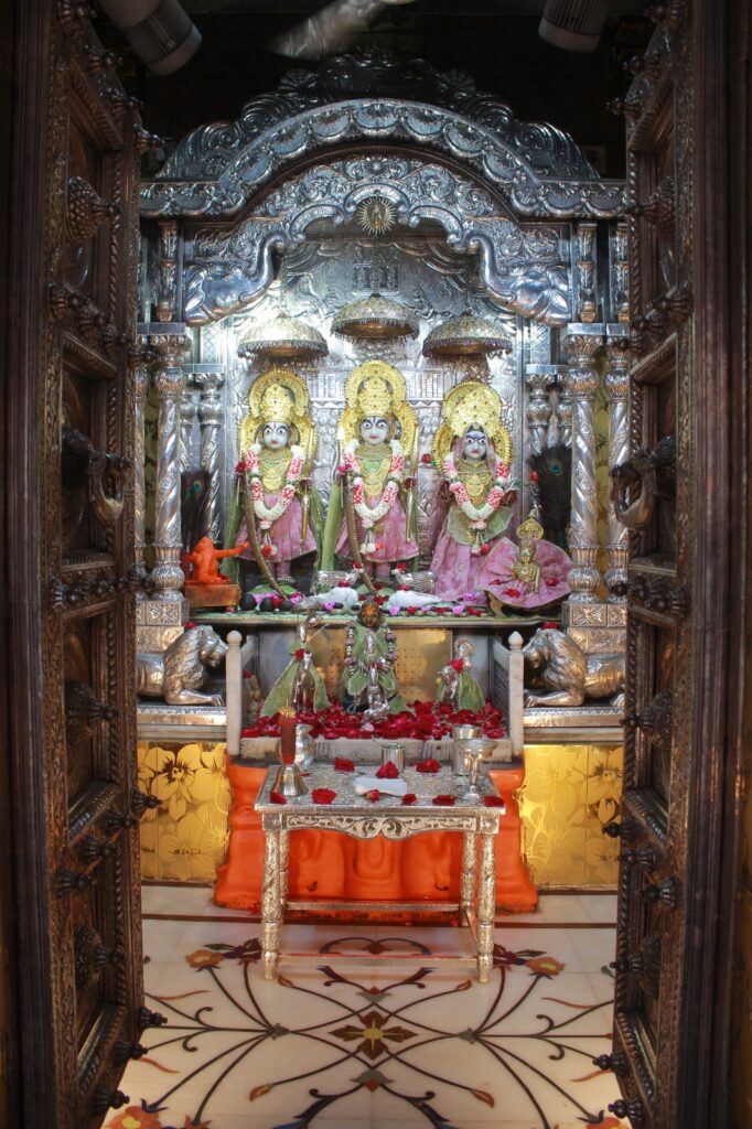 શણગાર દર્શન - મંગળવાર "પ.પૂ. શ્રી વિસામણબાપુની જગ્યા, પ.પૂ. શ્રી શ્રી ૧૦૦૮ મહામંડલેશ્વર નિર્મળાબા, વિહળધામ પાળિયાદ, અષાઢ વદ - ૧૩ તેરસ, વિક્રમ સવંત ૨૦૮૨" Shangar Darshan. Tuesday -Aug- 11/08/2026