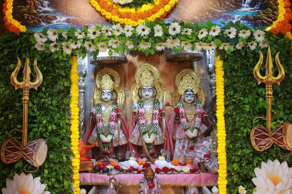 શણગાર દર્શન - બુધવાર "પ.પૂ. શ્રી વિસામણબાપુની જગ્યા, પ.પૂ. શ્રી શ્રી ૧૦૦૮ મહામંડલેશ્વર નિર્મળાબા, વિહળધામ પાળિયાદ, અષાઢ વદ - અમાસ, વિક્રમ સવંત ૨૦૮૨" Shangar Darshan. Wednesday -Aug- 12/08/2026