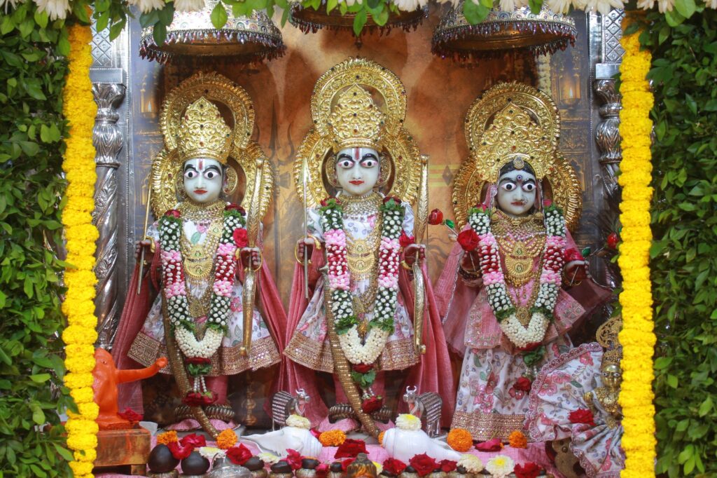 શણગાર દર્શન - બુધવાર "પ.પૂ. શ્રી વિસામણબાપુની જગ્યા, પ.પૂ. શ્રી શ્રી ૧૦૦૮ મહામંડલેશ્વર નિર્મળાબા, વિહળધામ પાળિયાદ, અષાઢ વદ - અમાસ, વિક્રમ સવંત ૨૦૮૨" Shangar Darshan. Wednesday -Aug- 12/08/2026