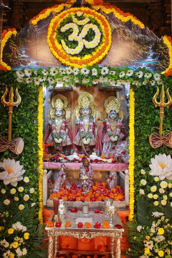 શણગાર દર્શન - બુધવાર "પ.પૂ. શ્રી વિસામણબાપુની જગ્યા, પ.પૂ. શ્રી શ્રી ૧૦૦૮ મહામંડલેશ્વર નિર્મળાબા, વિહળધામ પાળિયાદ, અષાઢ વદ - અમાસ, વિક્રમ સવંત ૨૦૮૨" Shangar Darshan. Wednesday -Aug- 12/08/2026