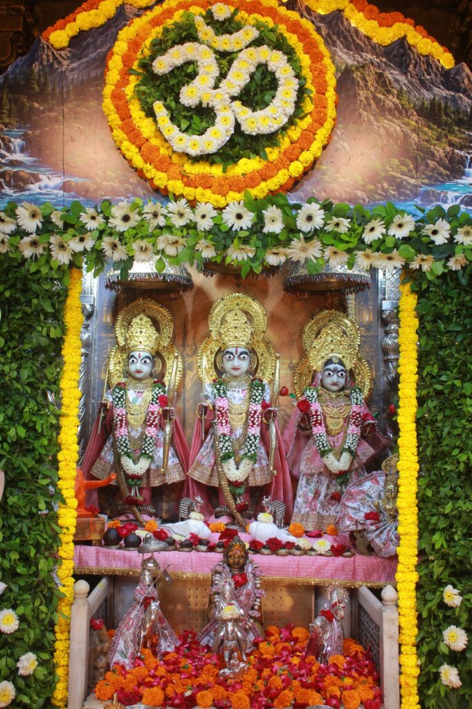 શણગાર દર્શન - બુધવાર "પ.પૂ. શ્રી વિસામણબાપુની જગ્યા, પ.પૂ. શ્રી શ્રી ૧૦૦૮ મહામંડલેશ્વર નિર્મળાબા, વિહળધામ પાળિયાદ, અષાઢ વદ - અમાસ, વિક્રમ સવંત ૨૦૮૨" Shangar Darshan. Wednesday -Aug- 12/08/2026