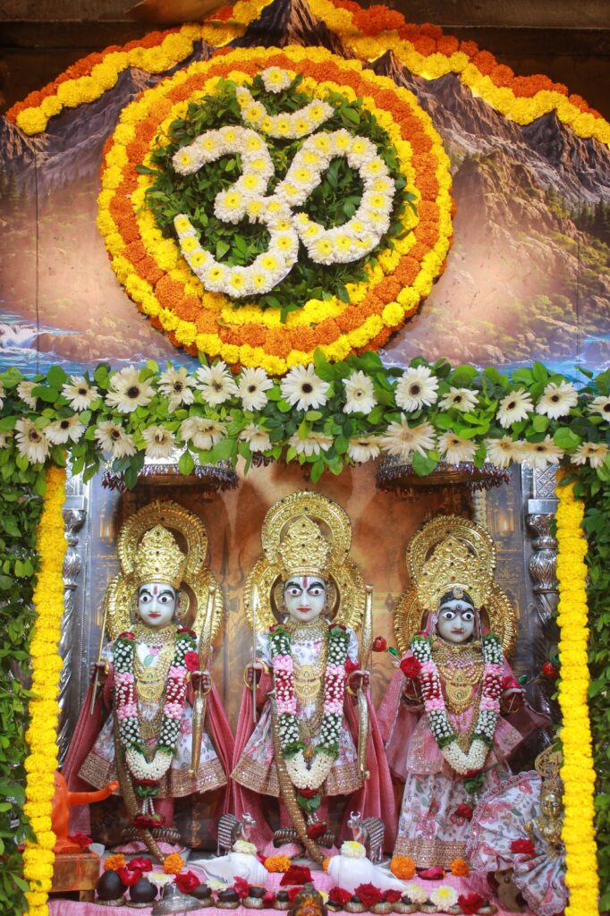 શણગાર દર્શન - બુધવાર "પ.પૂ. શ્રી વિસામણબાપુની જગ્યા, પ.પૂ. શ્રી શ્રી ૧૦૦૮ મહામંડલેશ્વર નિર્મળાબા, વિહળધામ પાળિયાદ, અષાઢ વદ - અમાસ, વિક્રમ સવંત ૨૦૮૨" Shangar Darshan. Wednesday -Aug- 12/08/2026