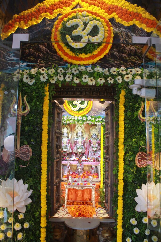 શણગાર દર્શન - બુધવાર "પ.પૂ. શ્રી વિસામણબાપુની જગ્યા, પ.પૂ. શ્રી શ્રી ૧૦૦૮ મહામંડલેશ્વર નિર્મળાબા, વિહળધામ પાળિયાદ, અષાઢ વદ - અમાસ, વિક્રમ સવંત ૨૦૮૨" Shangar Darshan. Wednesday -Aug- 12/08/2026