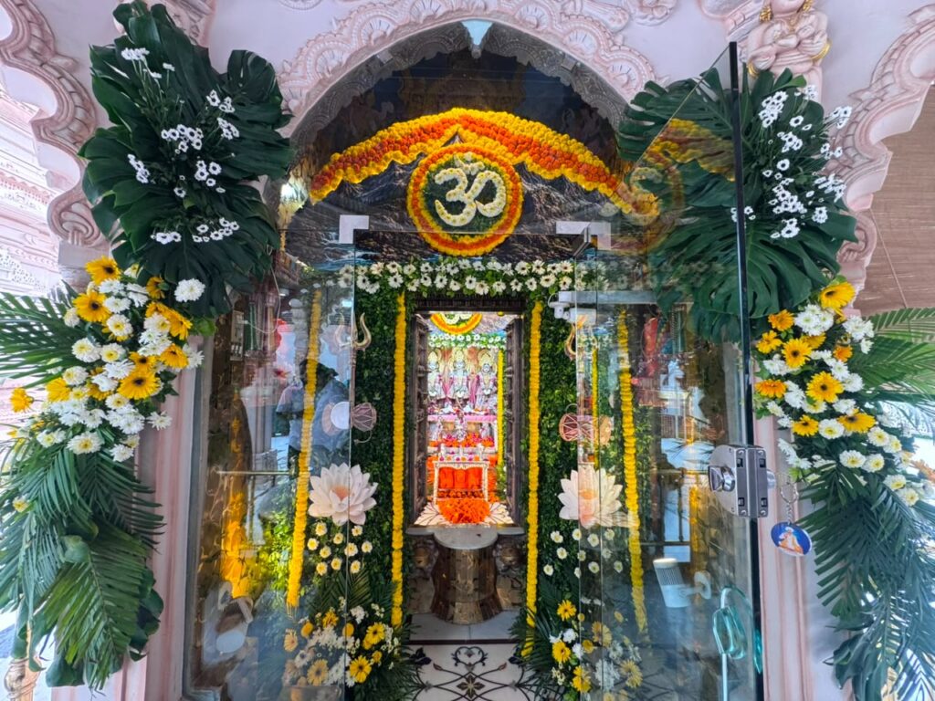 શણગાર દર્શન - બુધવાર "પ.પૂ. શ્રી વિસામણબાપુની જગ્યા, પ.પૂ. શ્રી શ્રી ૧૦૦૮ મહામંડલેશ્વર નિર્મળાબા, વિહળધામ પાળિયાદ, અષાઢ વદ - અમાસ, વિક્રમ સવંત ૨૦૮૨" Shangar Darshan. Wednesday -Aug- 12/08/2026