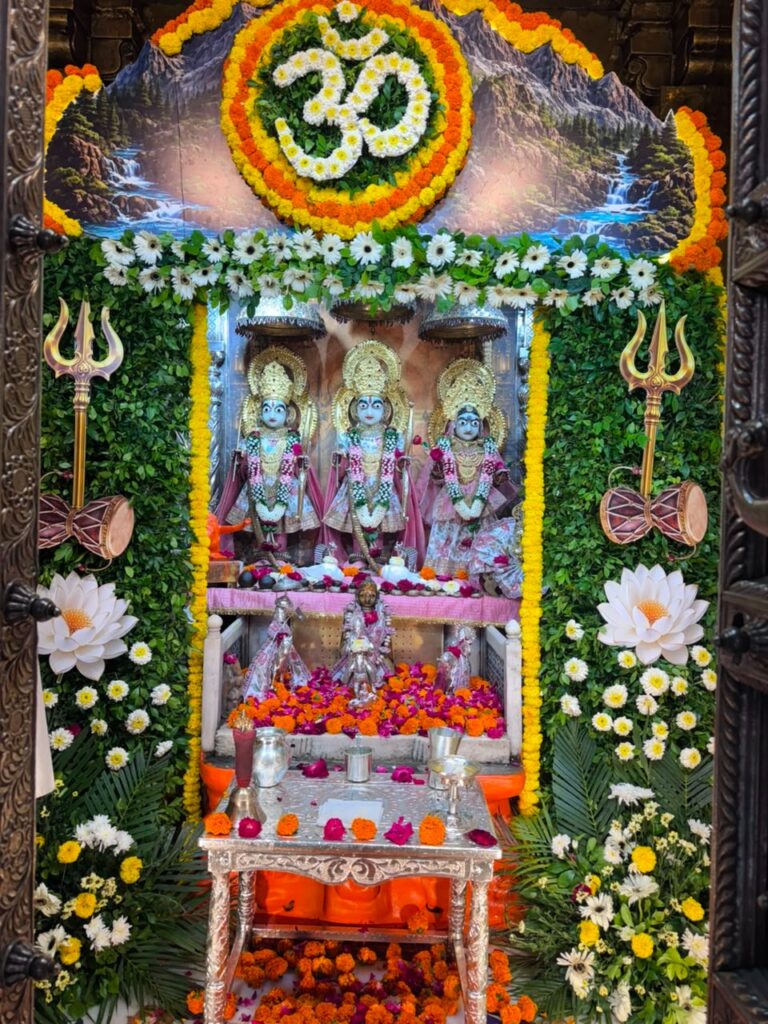 શણગાર દર્શન - બુધવાર "પ.પૂ. શ્રી વિસામણબાપુની જગ્યા, પ.પૂ. શ્રી શ્રી ૧૦૦૮ મહામંડલેશ્વર નિર્મળાબા, વિહળધામ પાળિયાદ, અષાઢ વદ - અમાસ, વિક્રમ સવંત ૨૦૮૨" Shangar Darshan. Wednesday -Aug- 12/08/2026