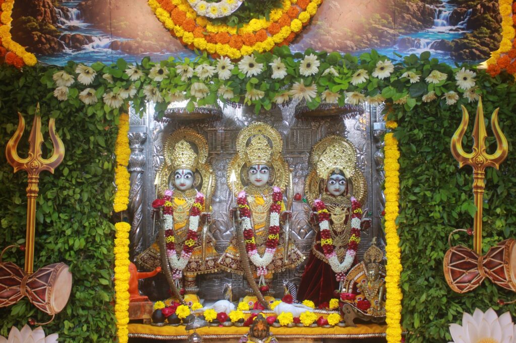 શણગાર દર્શન - ગુરુવાર "પ.પૂ. શ્રી વિસામણબાપુની જગ્યા, પ.પૂ. શ્રી શ્રી ૧૦૦૮ મહામંડલેશ્વર નિર્મળાબા, વિહળધામ પાળિયાદ, શ્રાવણ સુદ - ૧ એકમ, વિક્રમ સવંત ૨૦૮૨" Shangar Darshan. Thursday -Aug- 13/08/2026