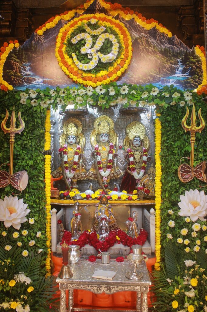 શણગાર દર્શન - ગુરુવાર "પ.પૂ. શ્રી વિસામણબાપુની જગ્યા, પ.પૂ. શ્રી શ્રી ૧૦૦૮ મહામંડલેશ્વર નિર્મળાબા, વિહળધામ પાળિયાદ, શ્રાવણ સુદ - ૧ એકમ, વિક્રમ સવંત ૨૦૮૨" Shangar Darshan. Thursday -Aug- 13/08/2026