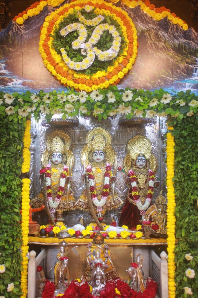 શણગાર દર્શન - ગુરુવાર "પ.પૂ. શ્રી વિસામણબાપુની જગ્યા, પ.પૂ. શ્રી શ્રી ૧૦૦૮ મહામંડલેશ્વર નિર્મળાબા, વિહળધામ પાળિયાદ, શ્રાવણ સુદ - ૧ એકમ, વિક્રમ સવંત ૨૦૮૨" Shangar Darshan. Thursday -Aug- 13/08/2026