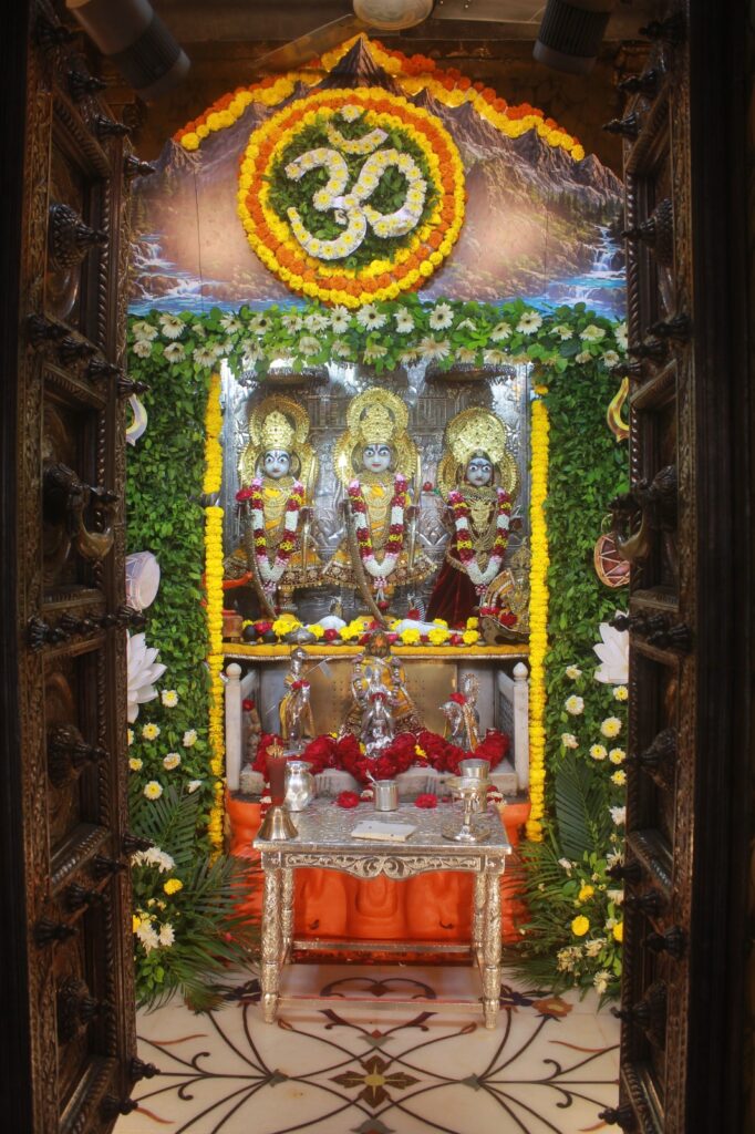 શણગાર દર્શન - ગુરુવાર "પ.પૂ. શ્રી વિસામણબાપુની જગ્યા, પ.પૂ. શ્રી શ્રી ૧૦૦૮ મહામંડલેશ્વર નિર્મળાબા, વિહળધામ પાળિયાદ, શ્રાવણ સુદ - ૧ એકમ, વિક્રમ સવંત ૨૦૮૨" Shangar Darshan. Thursday -Aug- 13/08/2026