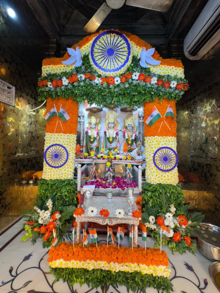 શણગાર દર્શન - શનિવાર (સ્વતંત્રતા દિવસ) "પ.પૂ. શ્રી વિસામણબાપુની જગ્યા, પ.પૂ. શ્રી શ્રી ૧૦૦૮ મહામંડલેશ્વર નિર્મળાબા, વિહળધામ પાળિયાદ, શ્રાવણ સુદ - ૩ ત્રીજ , વિક્રમ સવંત ૨૦૮૨" Shangar Darshan. Saturday -Aug- 15/08/2026