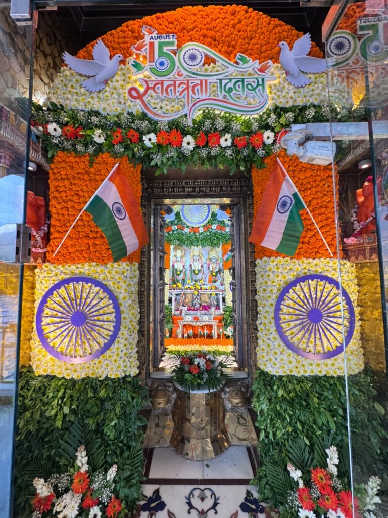 શણગાર દર્શન - શનિવાર (સ્વતંત્રતા દિવસ) "પ.પૂ. શ્રી વિસામણબાપુની જગ્યા, પ.પૂ. શ્રી શ્રી ૧૦૦૮ મહામંડલેશ્વર નિર્મળાબા, વિહળધામ પાળિયાદ, શ્રાવણ સુદ - ૩ ત્રીજ , વિક્રમ સવંત ૨૦૮૨" Shangar Darshan. Saturday -Aug- 15/08/2026
