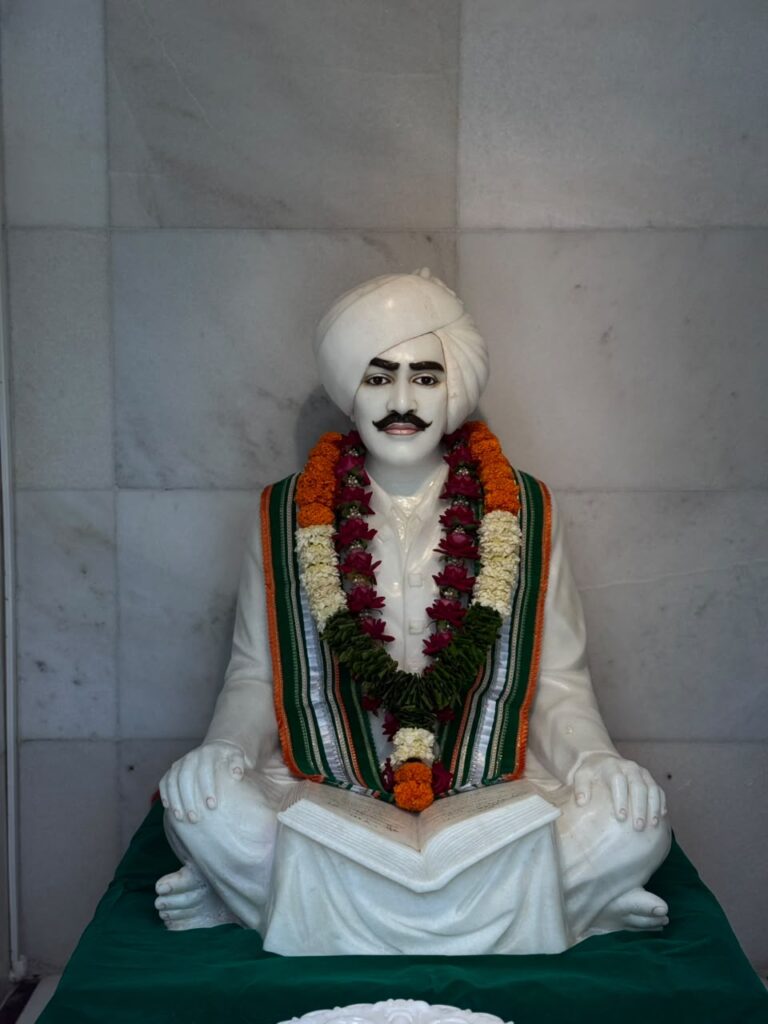શણગાર દર્શન - શનિવાર (સ્વતંત્રતા દિવસ) "પ.પૂ. શ્રી વિસામણબાપુની જગ્યા, પ.પૂ. શ્રી શ્રી ૧૦૦૮ મહામંડલેશ્વર નિર્મળાબા, વિહળધામ પાળિયાદ, શ્રાવણ સુદ - ૩ ત્રીજ , વિક્રમ સવંત ૨૦૮૨" Shangar Darshan. Saturday -Aug- 15/08/2026