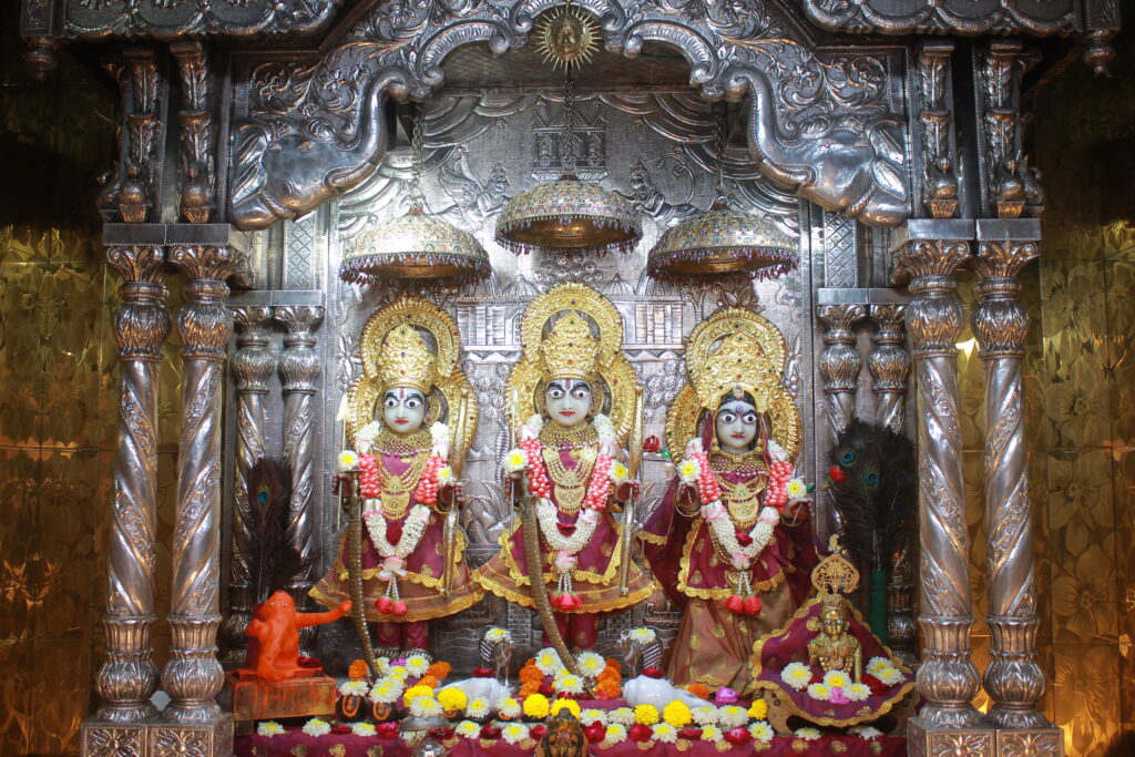 શણગાર દર્શન - મંગળવાર "પ.પૂ. શ્રી વિસામણબાપુની જગ્યા, પ.પૂ. શ્રી શ્રી ૧૦૦૮ મહામંડલેશ્વર નિર્મળાબા, વિહળધામ પાળિયાદ, શ્રાવણ વદ - ૫ પાંચમ, વિક્રમ સવંત ૨૦૮૨" Shangar Darshan. Tueday -Sap- 01/09/2026