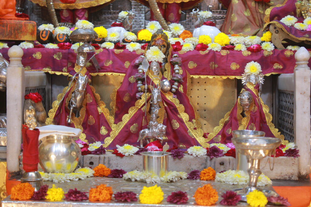 શણગાર દર્શન - મંગળવાર "પ.પૂ. શ્રી વિસામણબાપુની જગ્યા, પ.પૂ. શ્રી શ્રી ૧૦૦૮ મહામંડલેશ્વર નિર્મળાબા, વિહળધામ પાળિયાદ, શ્રાવણ વદ - ૫ પાંચમ, વિક્રમ સવંત ૨૦૮૨" Shangar Darshan. Tueday -Sap- 01/09/2026