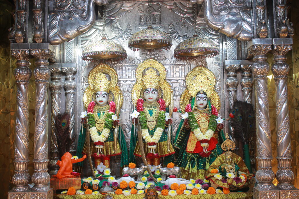 શણગાર દર્શન - બુધવાર "પ.પૂ. શ્રી વિસામણબાપુની જગ્યા, પ.પૂ. શ્રી શ્રી ૧૦૦૮ મહામંડલેશ્વર નિર્મળાબા, વિહળધામ પાળિયાદ, શ્રાવણ વદ - ૬ છઠ, વિક્રમ સવંત ૨૦૮૨" Shangar Darshan. Wednesday -Sap- 02/09/2026