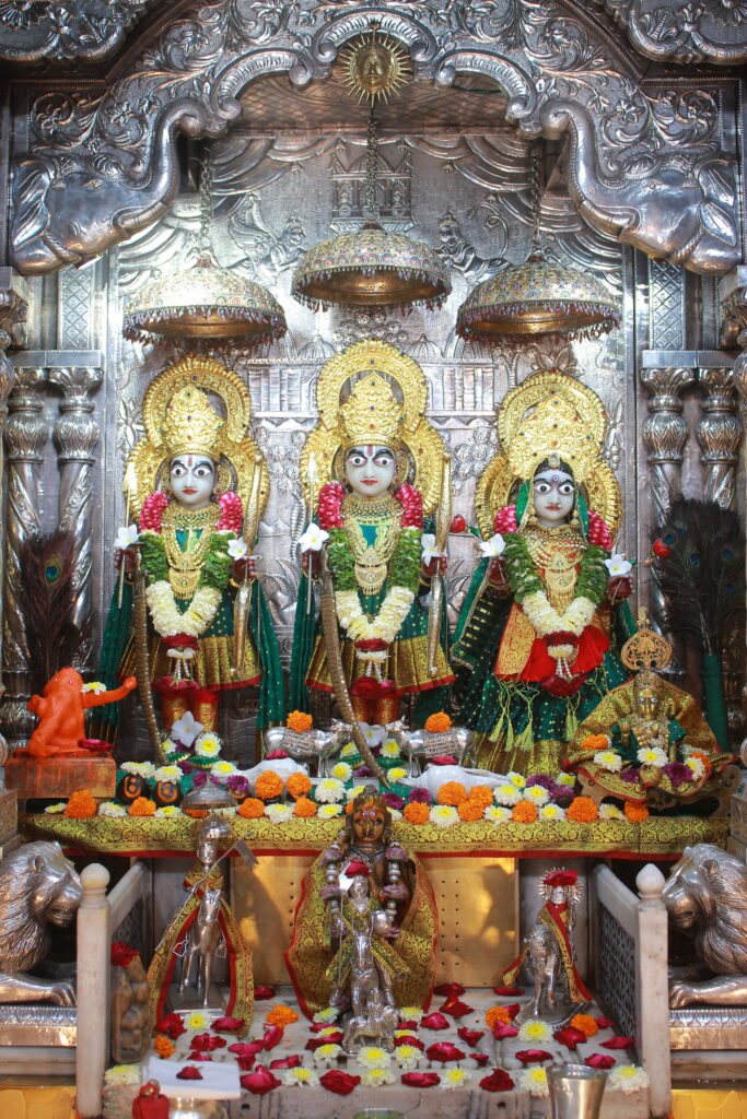 શણગાર દર્શન - બુધવાર "પ.પૂ. શ્રી વિસામણબાપુની જગ્યા, પ.પૂ. શ્રી શ્રી ૧૦૦૮ મહામંડલેશ્વર નિર્મળાબા, વિહળધામ પાળિયાદ, શ્રાવણ વદ - ૬ છઠ, વિક્રમ સવંત ૨૦૮૨" Shangar Darshan. Wednesday -Sap- 02/09/2026