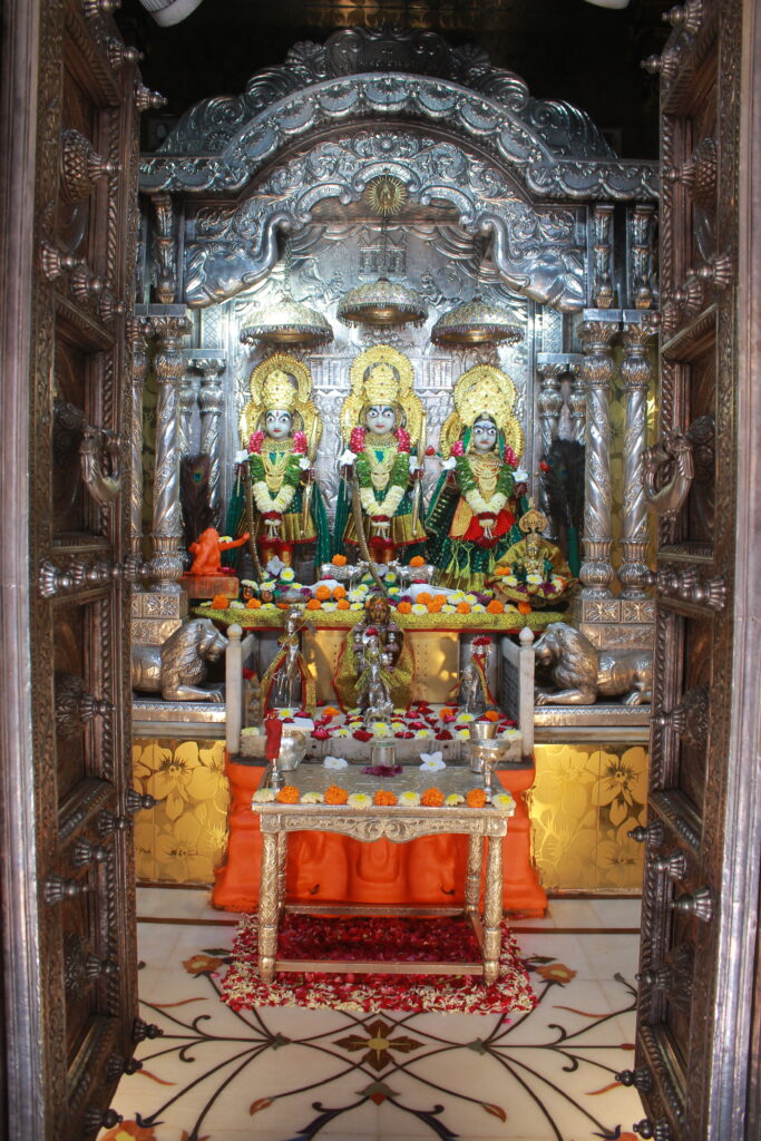 શણગાર દર્શન - બુધવાર "પ.પૂ. શ્રી વિસામણબાપુની જગ્યા, પ.પૂ. શ્રી શ્રી ૧૦૦૮ મહામંડલેશ્વર નિર્મળાબા, વિહળધામ પાળિયાદ, શ્રાવણ વદ - ૬ છઠ, વિક્રમ સવંત ૨૦૮૨" Shangar Darshan. Wednesday -Sap- 02/09/2026