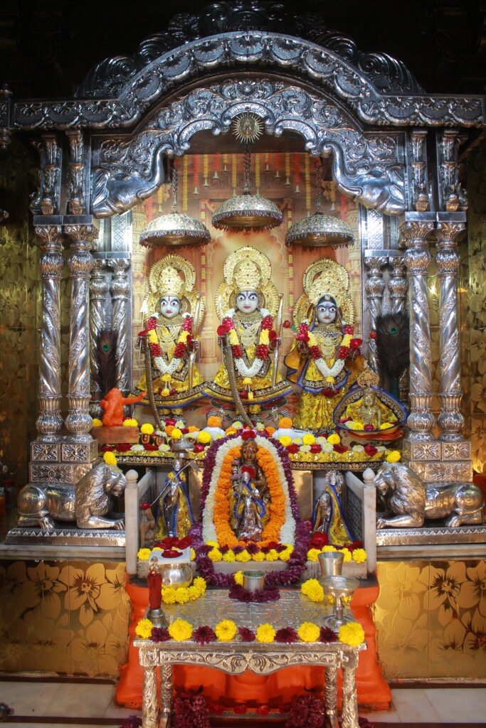 શણગાર દર્શન - ગુરૂવાર "પ.પૂ. શ્રી વિસામણબાપુની જગ્યા, પ.પૂ. શ્રી શ્રી ૧૦૦૮ મહામંડલેશ્વર નિર્મળાબા, વિહળધામ પાળિયાદ, શ્રાવણ વદ - ૭ સાતમ, વિક્રમ સવંત ૨૦૮૨" Shangar Darshan. Thursday-Sap- 03/09/2026