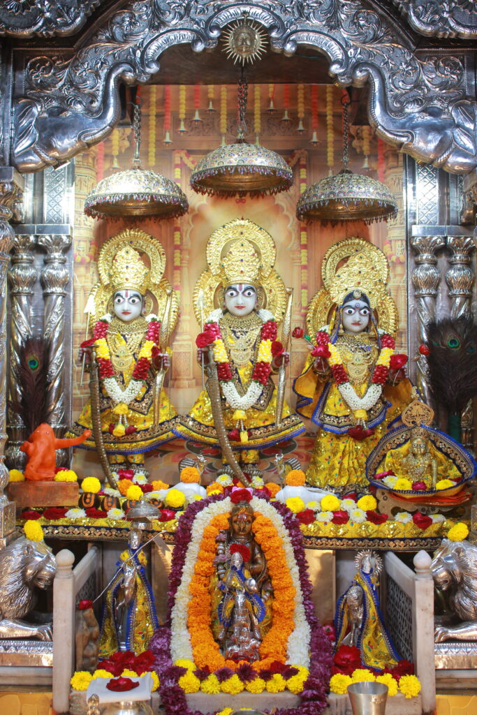 શણગાર દર્શન - ગુરૂવાર "પ.પૂ. શ્રી વિસામણબાપુની જગ્યા, પ.પૂ. શ્રી શ્રી ૧૦૦૮ મહામંડલેશ્વર નિર્મળાબા, વિહળધામ પાળિયાદ, શ્રાવણ વદ - ૭ સાતમ, વિક્રમ સવંત ૨૦૮૨" Shangar Darshan. Thursday-Sap- 03/09/2026