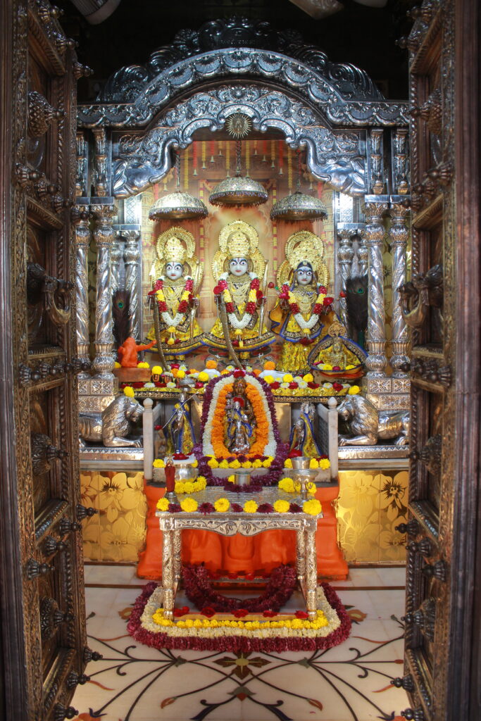 શણગાર દર્શન - ગુરૂવાર "પ.પૂ. શ્રી વિસામણબાપુની જગ્યા, પ.પૂ. શ્રી શ્રી ૧૦૦૮ મહામંડલેશ્વર નિર્મળાબા, વિહળધામ પાળિયાદ, શ્રાવણ વદ - ૭ સાતમ, વિક્રમ સવંત ૨૦૮૨" Shangar Darshan. Thursday-Sap- 03/09/2026