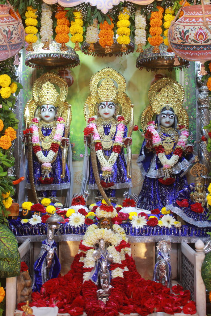 શણગાર દર્શન - શુક્રવાર (શ્રી કૃષ્ણ જન્માષ્ટમી) "પ.પૂ. શ્રી વિસામણબાપુની જગ્યા, પ.પૂ. શ્રી શ્રી ૧૦૦૮ મહામંડલેશ્વર નિર્મળાબા, વિહળધામ પાળિયાદ, શ્રાવણ વદ - ૮ આઠમ, વિક્રમ સવંત ૨૦૮૨" Shangar Darshan. Friday-Sap- 04/09/2026