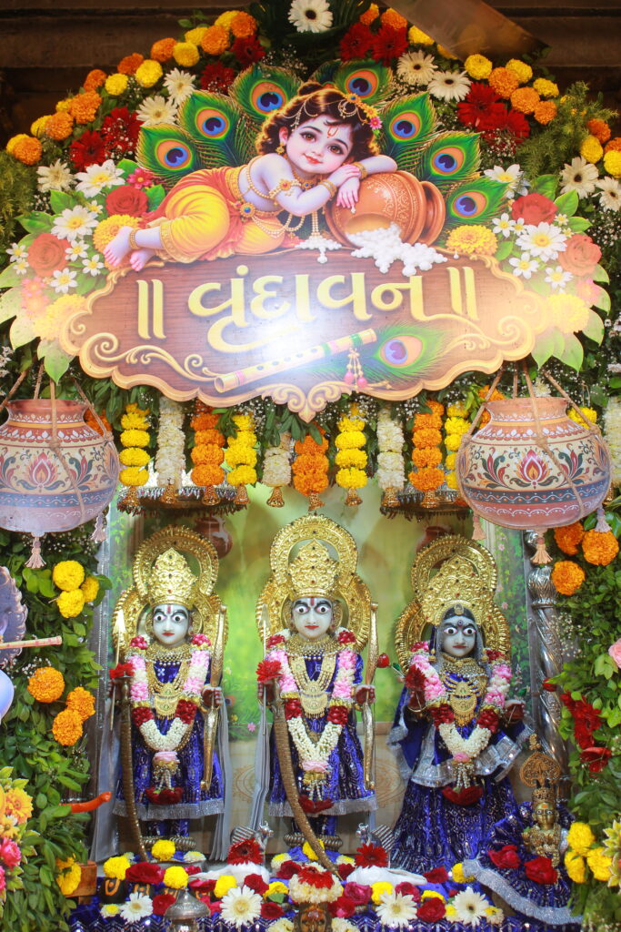શણગાર દર્શન - શુક્રવાર (શ્રી કૃષ્ણ જન્માષ્ટમી) "પ.પૂ. શ્રી વિસામણબાપુની જગ્યા, પ.પૂ. શ્રી શ્રી ૧૦૦૮ મહામંડલેશ્વર નિર્મળાબા, વિહળધામ પાળિયાદ, શ્રાવણ વદ - ૮ આઠમ, વિક્રમ સવંત ૨૦૮૨" Shangar Darshan. Friday-Sap- 04/09/2026