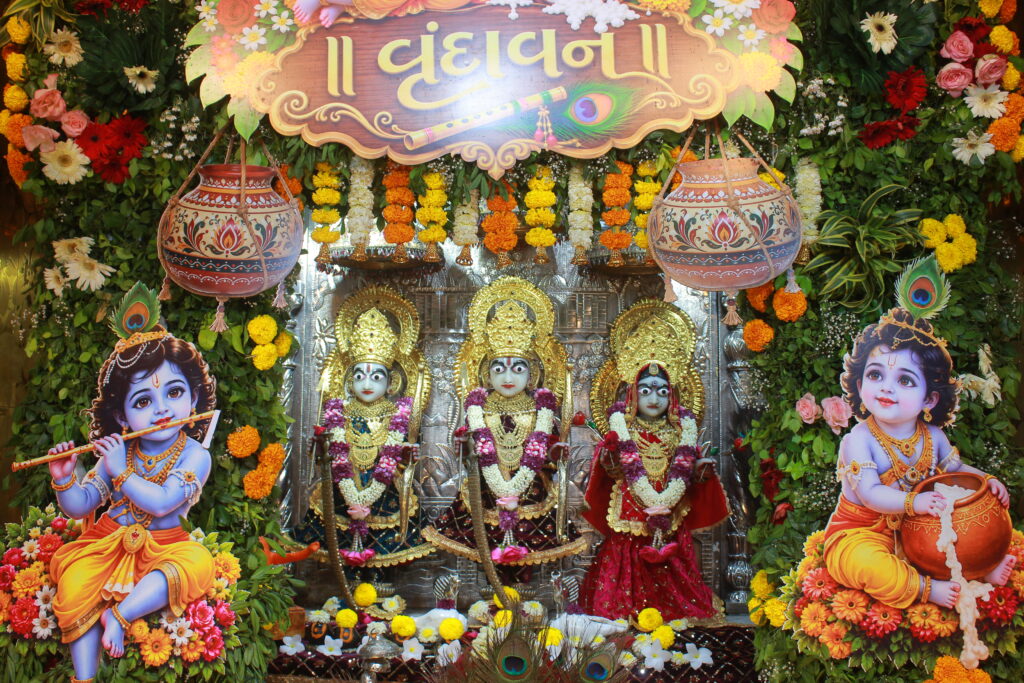 શણગાર દર્શન - શનિવાર "પ.પૂ. શ્રી વિસામણબાપુની જગ્યા, પ.પૂ. શ્રી શ્રી ૧૦૦૮ મહામંડલેશ્વર નિર્મળાબા, વિહળધામ પાળિયાદ, શ્રાવણ વદ - ૯ નોમ, વિક્રમ સવંત ૨૦૮૨" Shangar Darshan. Saturday-Sap- 05/09/2026