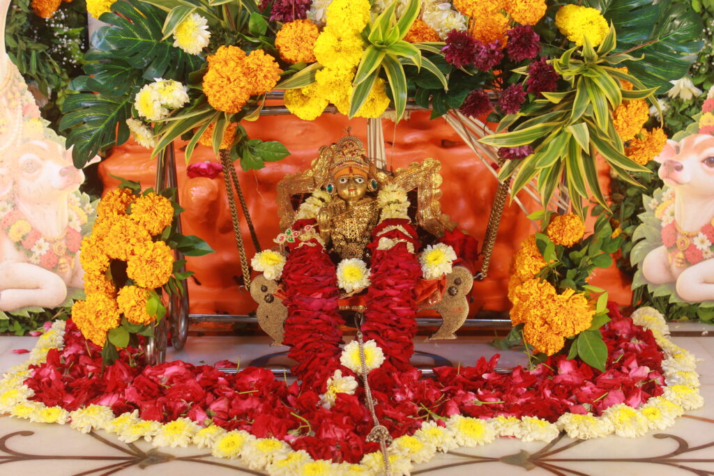 શણગાર દર્શન - શનિવાર "પ.પૂ. શ્રી વિસામણબાપુની જગ્યા, પ.પૂ. શ્રી શ્રી ૧૦૦૮ મહામંડલેશ્વર નિર્મળાબા, વિહળધામ પાળિયાદ, શ્રાવણ વદ - ૯ નોમ, વિક્રમ સવંત ૨૦૮૨" Shangar Darshan. Saturday-Sap- 05/09/2026