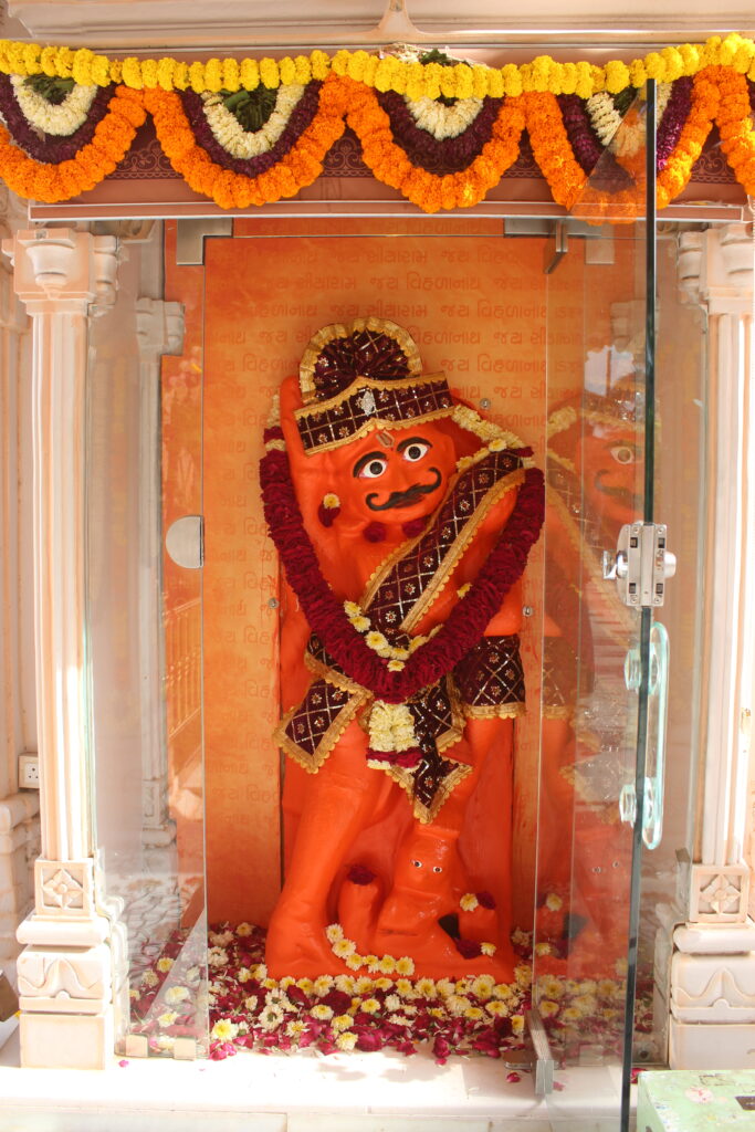 શણગાર દર્શન - શનિવાર "પ.પૂ. શ્રી વિસામણબાપુની જગ્યા, પ.પૂ. શ્રી શ્રી ૧૦૦૮ મહામંડલેશ્વર નિર્મળાબા, વિહળધામ પાળિયાદ, શ્રાવણ વદ - ૯ નોમ, વિક્રમ સવંત ૨૦૮૨" Shangar Darshan. Saturday-Sap- 05/09/2026