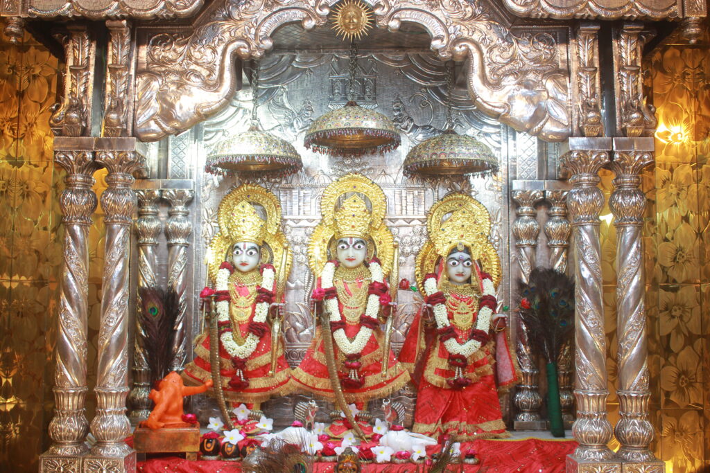 શણગાર દર્શન - રવિવાર "પ.પૂ. શ્રી વિસામણબાપુની જગ્યા, પ.પૂ. શ્રી શ્રી ૧૦૦૮ મહામંડલેશ્વર નિર્મળાબા, વિહળધામ પાળિયાદ, શ્રાવણ વદ - ૧૦ દસમ, વિક્રમ સવંત ૨૦૮૨" Shangar Darshan. Sunday-Sep- 06/09/2026