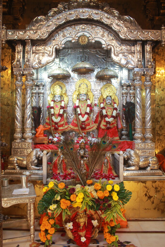 શણગાર દર્શન - રવિવાર "પ.પૂ. શ્રી વિસામણબાપુની જગ્યા, પ.પૂ. શ્રી શ્રી ૧૦૦૮ મહામંડલેશ્વર નિર્મળાબા, વિહળધામ પાળિયાદ, શ્રાવણ વદ - ૧૦ દસમ, વિક્રમ સવંત ૨૦૮૨" Shangar Darshan. Sunday-Sep- 06/09/2026