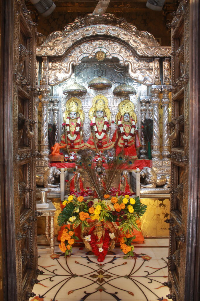 શણગાર દર્શન - રવિવાર "પ.પૂ. શ્રી વિસામણબાપુની જગ્યા, પ.પૂ. શ્રી શ્રી ૧૦૦૮ મહામંડલેશ્વર નિર્મળાબા, વિહળધામ પાળિયાદ, શ્રાવણ વદ - ૧૦ દસમ, વિક્રમ સવંત ૨૦૮૨" Shangar Darshan. Sunday-Sep- 06/09/2026