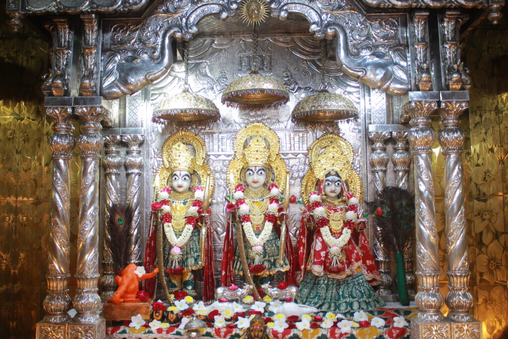 શણગાર દર્શન - સોમવાર "પ.પૂ. શ્રી વિસામણબાપુની જગ્યા, પ.પૂ. શ્રી શ્રી ૧૦૦૮ મહામંડલેશ્વર નિર્મળાબા, વિહળધામ પાળિયાદ, શ્રાવણ વદ - ૧૧ અગિયારસ, વિક્રમ સવંત ૨૦૮૨" Shangar Darshan. Monday-Sep- 07/09/2026