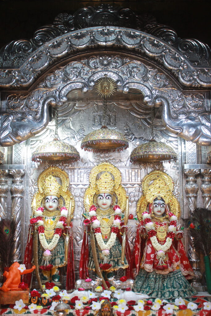 શણગાર દર્શન - સોમવાર "પ.પૂ. શ્રી વિસામણબાપુની જગ્યા, પ.પૂ. શ્રી શ્રી ૧૦૦૮ મહામંડલેશ્વર નિર્મળાબા, વિહળધામ પાળિયાદ, શ્રાવણ વદ - ૧૧ અગિયારસ, વિક્રમ સવંત ૨૦૮૨" Shangar Darshan. Monday-Sep- 07/09/2026