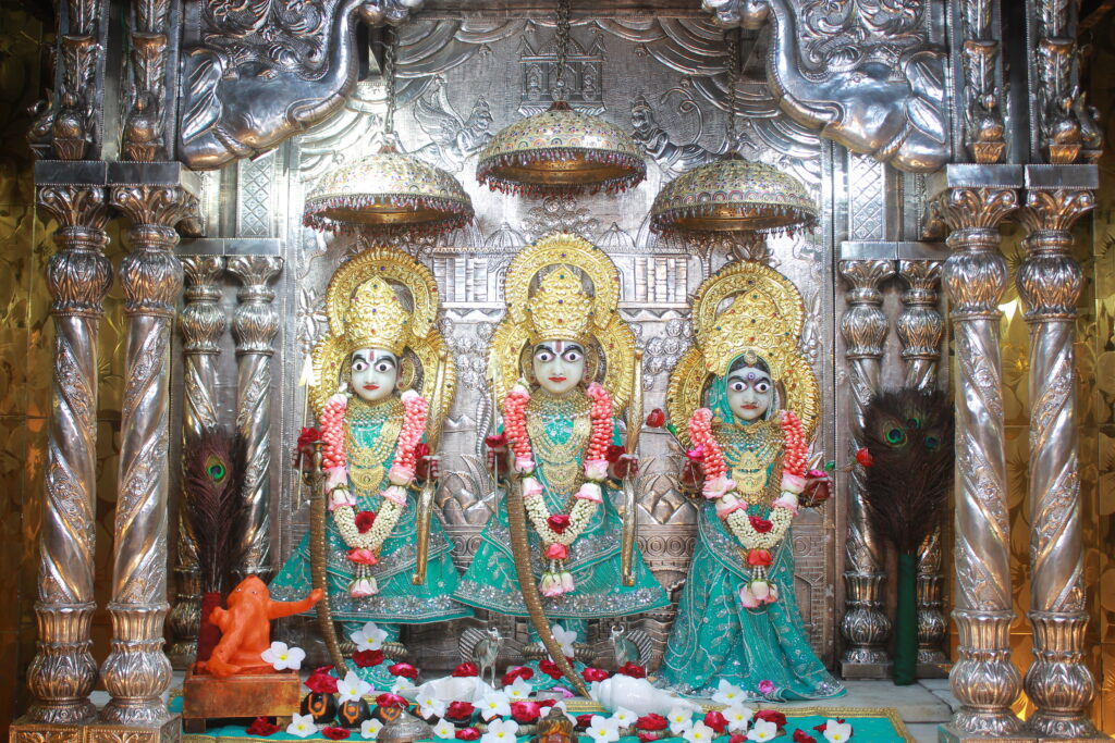 શણગાર દર્શન - મંગળવાર "પ.પૂ. શ્રી વિસામણબાપુની જગ્યા, પ.પૂ. શ્રી શ્રી ૧૦૦૮ મહામંડલેશ્વર નિર્મળાબા, વિહળધામ પાળિયાદ, શ્રાવણ વદ - ૧૨ બારસ, વિક્રમ સવંત ૨૦૮૨" Shangar Darshan. Tuesday-Sep- 08/09/2026