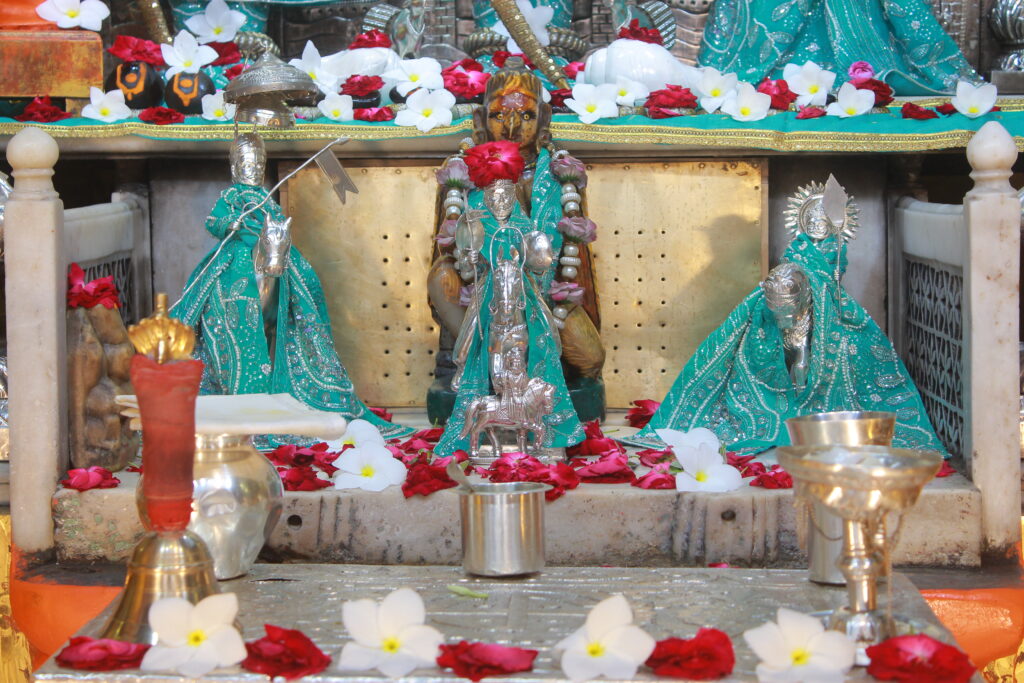 શણગાર દર્શન - મંગળવાર "પ.પૂ. શ્રી વિસામણબાપુની જગ્યા, પ.પૂ. શ્રી શ્રી ૧૦૦૮ મહામંડલેશ્વર નિર્મળાબા, વિહળધામ પાળિયાદ, શ્રાવણ વદ - ૧૨ બારસ, વિક્રમ સવંત ૨૦૮૨" Shangar Darshan. Tuesday-Sep- 08/09/2026