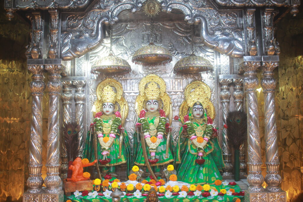 શણગાર દર્શન - બુધવાર "પ.પૂ. શ્રી વિસામણબાપુની જગ્યા, પ.પૂ. શ્રી શ્રી ૧૦૦૮ મહામંડલેશ્વર નિર્મળાબા, વિહળધામ પાળિયાદ, શ્રાવણ વદ - ૧૩ તેરસ, વિક્રમ સવંત ૨૦૮૨" Shangar Darshan. Wednesday-Sep- 09/09/2026