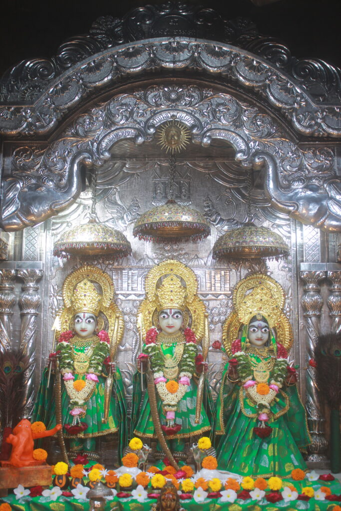 શણગાર દર્શન - બુધવાર "પ.પૂ. શ્રી વિસામણબાપુની જગ્યા, પ.પૂ. શ્રી શ્રી ૧૦૦૮ મહામંડલેશ્વર નિર્મળાબા, વિહળધામ પાળિયાદ, શ્રાવણ વદ - ૧૩ તેરસ, વિક્રમ સવંત ૨૦૮૨" Shangar Darshan. Wednesday-Sep- 09/09/2026