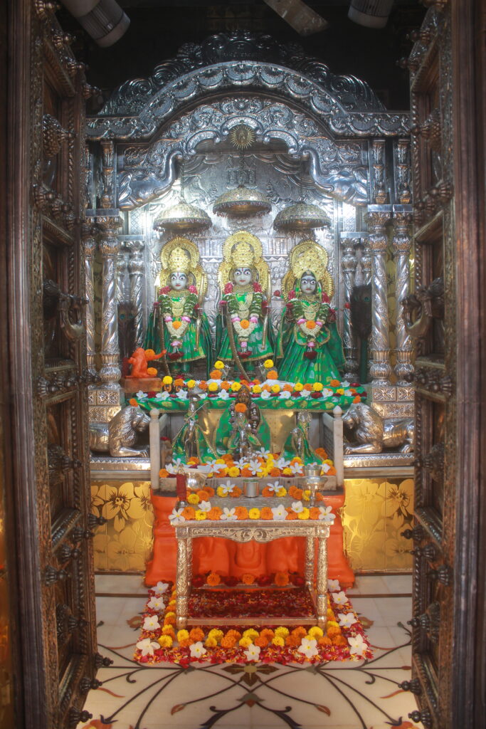 શણગાર દર્શન - બુધવાર "પ.પૂ. શ્રી વિસામણબાપુની જગ્યા, પ.પૂ. શ્રી શ્રી ૧૦૦૮ મહામંડલેશ્વર નિર્મળાબા, વિહળધામ પાળિયાદ, શ્રાવણ વદ - ૧૩ તેરસ, વિક્રમ સવંત ૨૦૮૨" Shangar Darshan. Wednesday-Sep- 09/09/2026