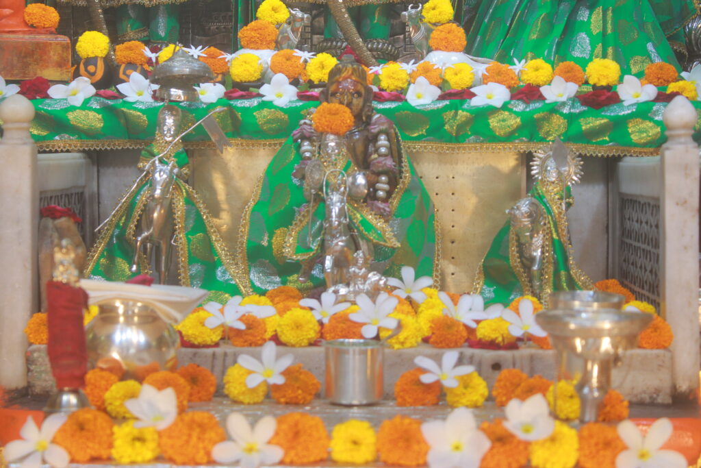 શણગાર દર્શન - બુધવાર "પ.પૂ. શ્રી વિસામણબાપુની જગ્યા, પ.પૂ. શ્રી શ્રી ૧૦૦૮ મહામંડલેશ્વર નિર્મળાબા, વિહળધામ પાળિયાદ, શ્રાવણ વદ - ૧૩ તેરસ, વિક્રમ સવંત ૨૦૮૨" Shangar Darshan. Wednesday-Sep- 09/09/2026