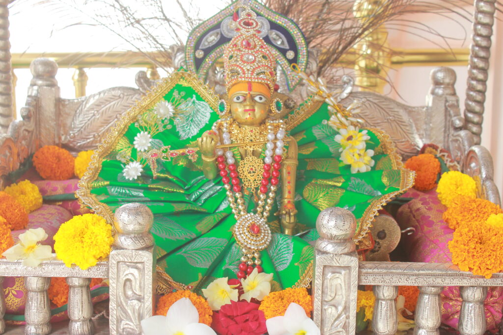 શણગાર દર્શન - બુધવાર "પ.પૂ. શ્રી વિસામણબાપુની જગ્યા, પ.પૂ. શ્રી શ્રી ૧૦૦૮ મહામંડલેશ્વર નિર્મળાબા, વિહળધામ પાળિયાદ, શ્રાવણ વદ - ૧૩ તેરસ, વિક્રમ સવંત ૨૦૮૨" Shangar Darshan. Wednesday-Sep- 09/09/2026