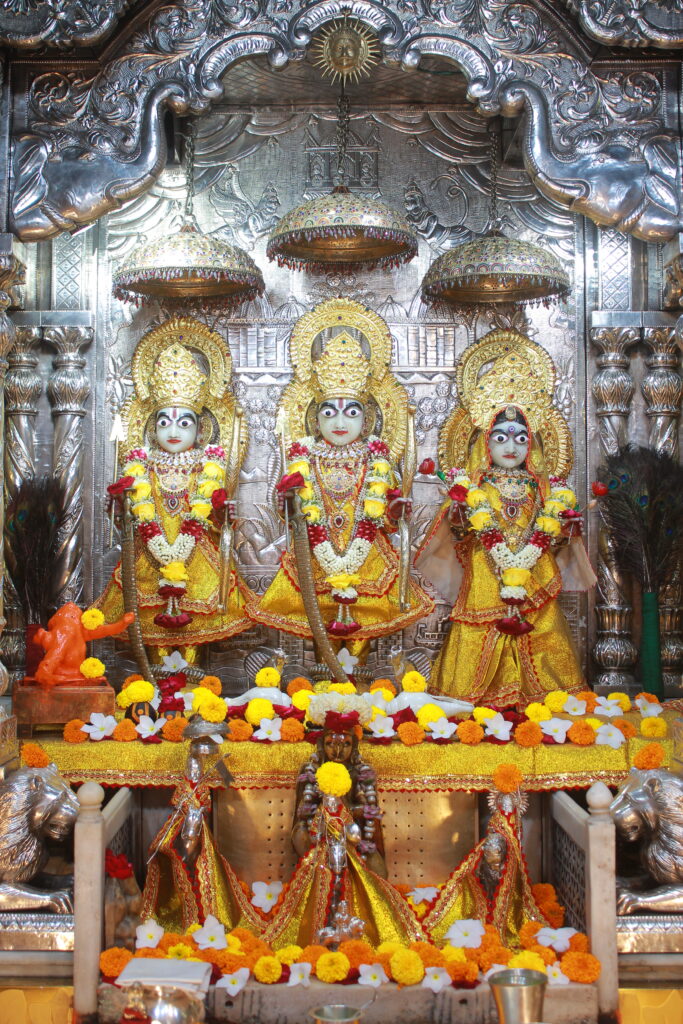 શણગાર દર્શન - ગુરુવાર "પ.પૂ. શ્રી વિસામણબાપુની જગ્યા, પ.પૂ. શ્રી શ્રી ૧૦૦૮ મહામંડલેશ્વર નિર્મળાબા, વિહળધામ પાળિયાદ, શ્રાવણ વદ - ૧૪ ચૌદસ, વિક્રમ સવંત ૨૦૮૨" Shangar Darshan. Thursday-Sep- 10/09/2026