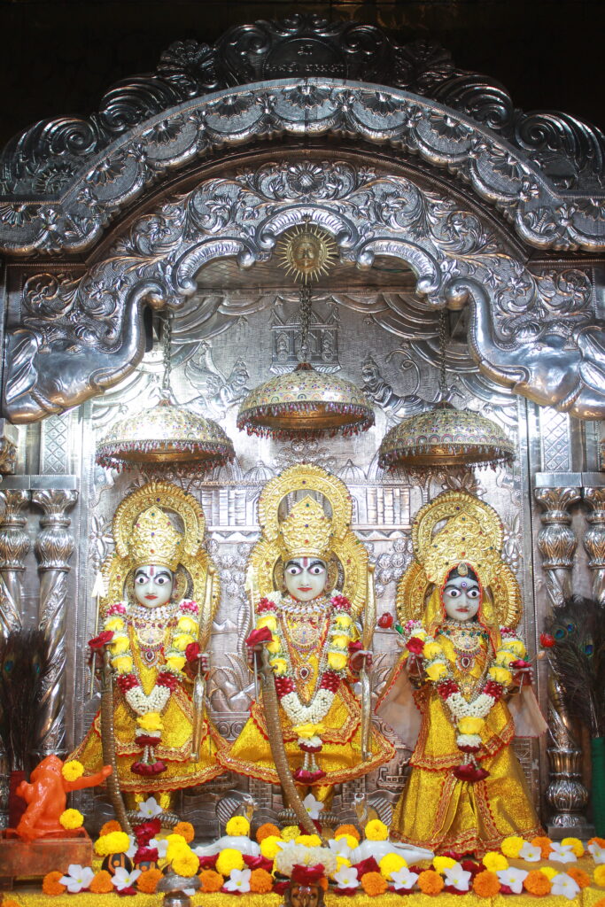 શણગાર દર્શન - ગુરુવાર "પ.પૂ. શ્રી વિસામણબાપુની જગ્યા, પ.પૂ. શ્રી શ્રી ૧૦૦૮ મહામંડલેશ્વર નિર્મળાબા, વિહળધામ પાળિયાદ, શ્રાવણ વદ - ૧૪ ચૌદસ, વિક્રમ સવંત ૨૦૮૨" Shangar Darshan. Thursday-Sep- 10/09/2026