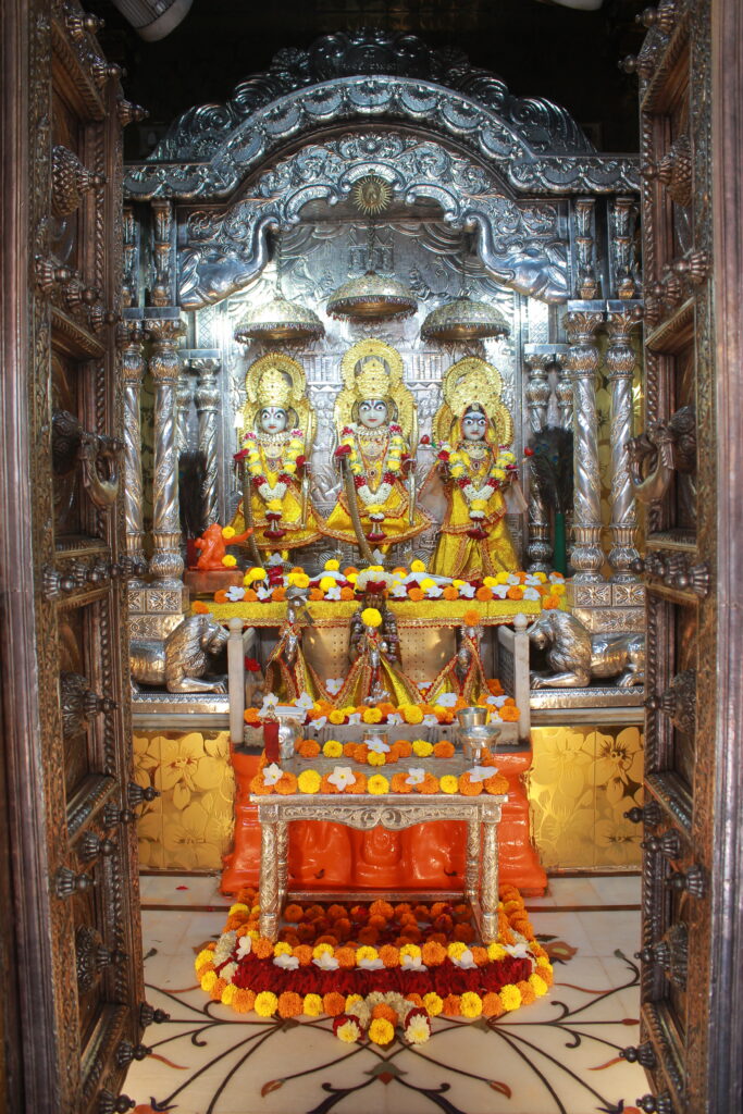 શણગાર દર્શન - ગુરુવાર "પ.પૂ. શ્રી વિસામણબાપુની જગ્યા, પ.પૂ. શ્રી શ્રી ૧૦૦૮ મહામંડલેશ્વર નિર્મળાબા, વિહળધામ પાળિયાદ, શ્રાવણ વદ - ૧૪ ચૌદસ, વિક્રમ સવંત ૨૦૮૨" Shangar Darshan. Thursday-Sep- 10/09/2026