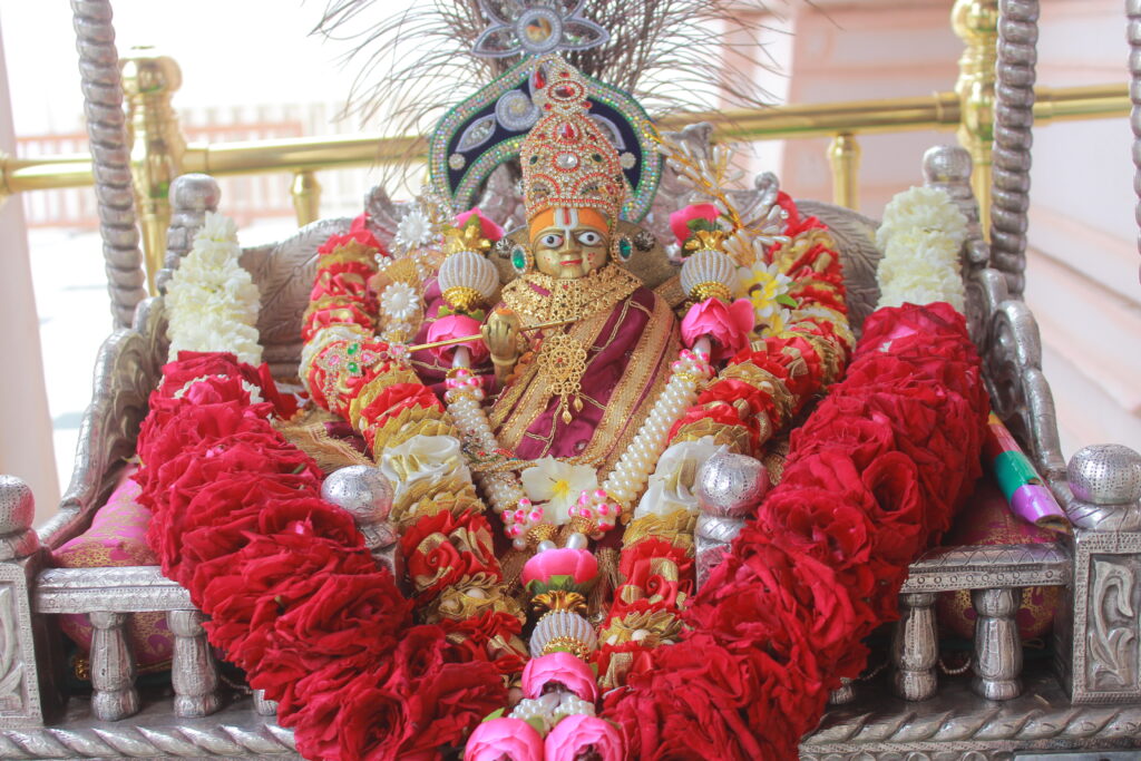 શણગાર દર્શન - શનિવાર "પ.પૂ. શ્રી વિસામણબાપુની જગ્યા, પ.પૂ. શ્રી શ્રી ૧૦૦૮ મહામંડલેશ્વર નિર્મળાબા, વિહળધામ પાળિયાદ, ભાદરવા સુદ - ૧ એકમ, વિક્રમ સવંત ૨૦૮૨" Shangar Darshan. Saturday-Sep- 12/09/2026