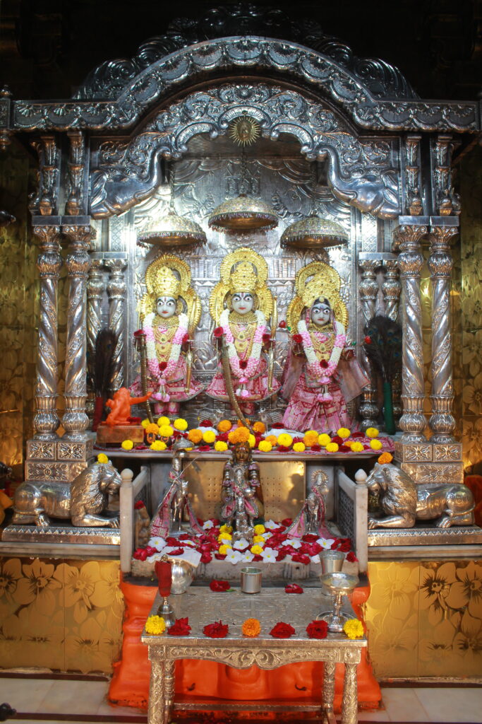 શણગાર દર્શન - સોમવાર "પ.પૂ. શ્રી વિસામણબાપુની જગ્યા, પ.પૂ. શ્રી શ્રી ૧૦૦૮ મહામંડલેશ્વર નિર્મળાબા, વિહળધામ પાળિયાદ, ભાદરવા સુદ - ૩ ત્રીજ, વિક્રમ સવંત ૨૦૮૨" Shangar Darshan. Monday-Sep- 14/09/2026
