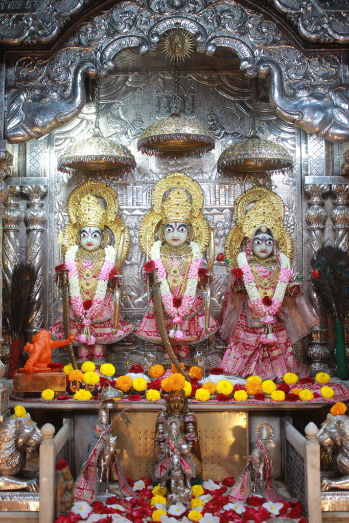 શણગાર દર્શન - સોમવાર "પ.પૂ. શ્રી વિસામણબાપુની જગ્યા, પ.પૂ. શ્રી શ્રી ૧૦૦૮ મહામંડલેશ્વર નિર્મળાબા, વિહળધામ પાળિયાદ, ભાદરવા સુદ - ૩ ત્રીજ, વિક્રમ સવંત ૨૦૮૨" Shangar Darshan. Monday-Sep- 14/09/2026