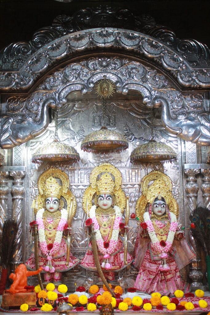 શણગાર દર્શન - સોમવાર "પ.પૂ. શ્રી વિસામણબાપુની જગ્યા, પ.પૂ. શ્રી શ્રી ૧૦૦૮ મહામંડલેશ્વર નિર્મળાબા, વિહળધામ પાળિયાદ, ભાદરવા સુદ - ૩ ત્રીજ, વિક્રમ સવંત ૨૦૮૨" Shangar Darshan. Monday-Sep- 14/09/2026