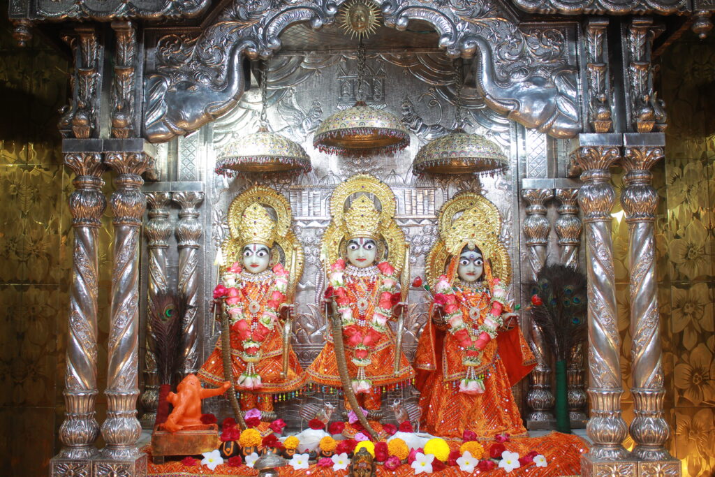 શણગાર દર્શન - મંગળવાર "પ.પૂ. શ્રી વિસામણબાપુની જગ્યા, પ.પૂ. શ્રી શ્રી ૧૦૦૮ મહામંડલેશ્વર નિર્મળાબા, વિહળધામ પાળિયાદ, ભાદરવા સુદ - ૪ ચૌથ, વિક્રમ સવંત ૨૦૮૨" Shangar Darshan. Tuesday-Sep- 15/09/2026